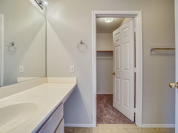 4th image of 2661 S Milburn