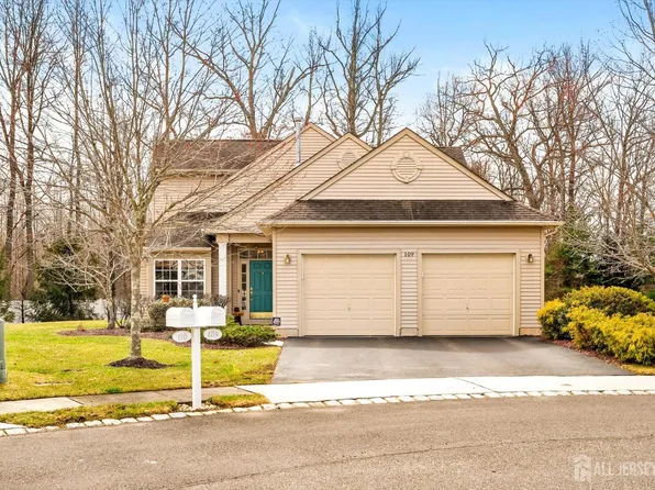 109 Fontaine Ct, Monroe Township, NJ 08831