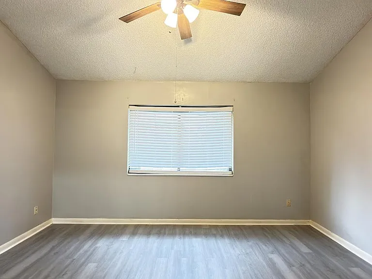 1307 Baytree Dr #D — Photo 6