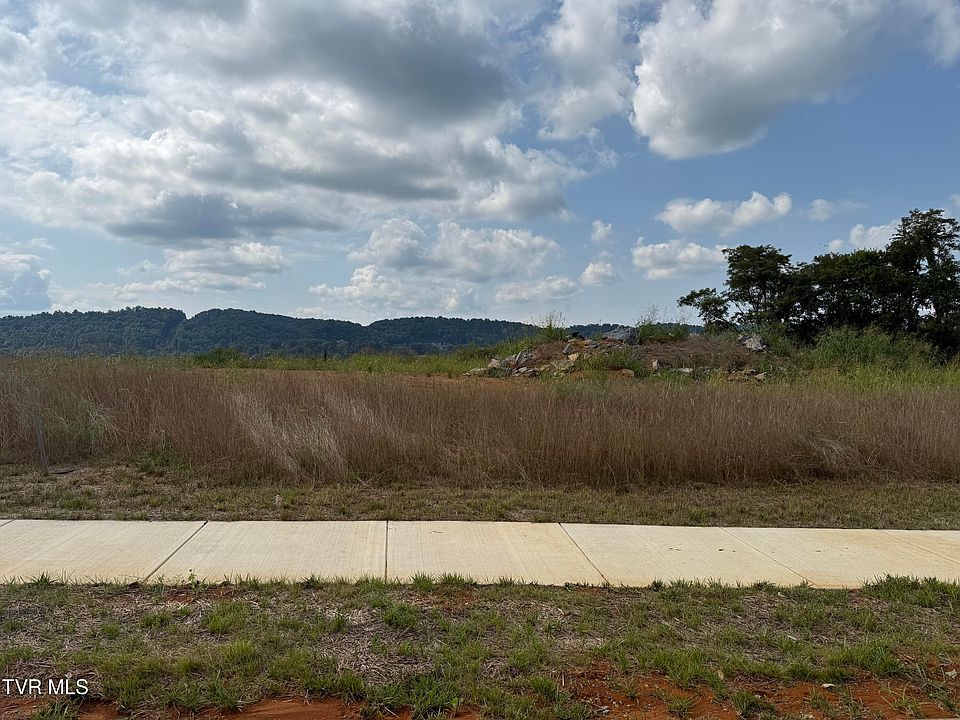 1st image of 18 Glaze Farm Way