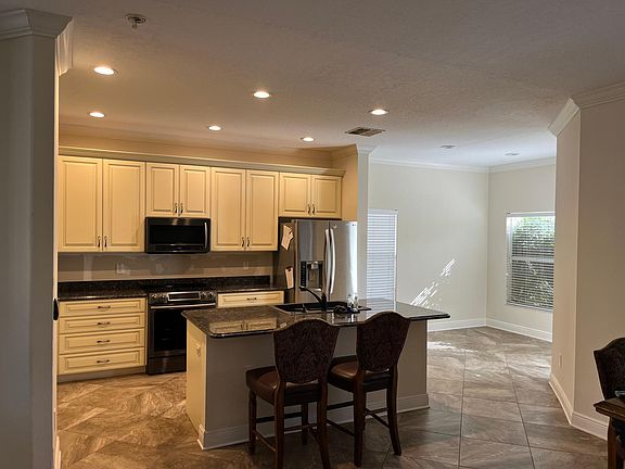 3rd image of 23902 Hastings Way