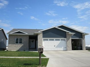 1030 Hummingbird Cir, Waterloo, IA 50702