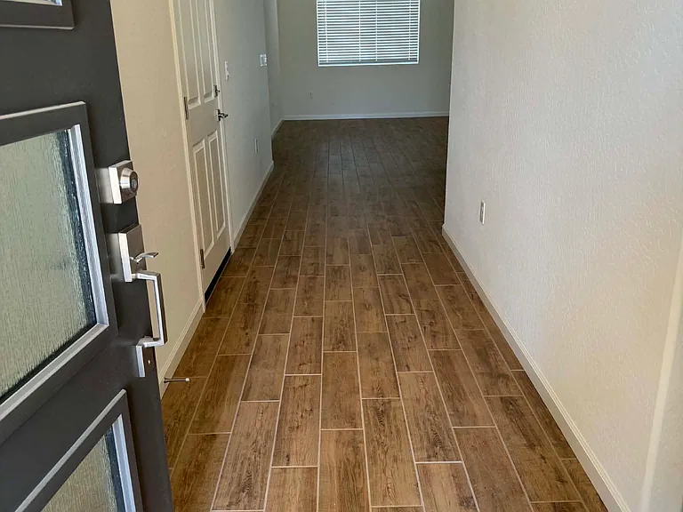 2183 N Renn Ave — Photo 11