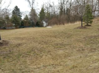 9805 River Bluff Ln, Fox River Grove, IL 60021