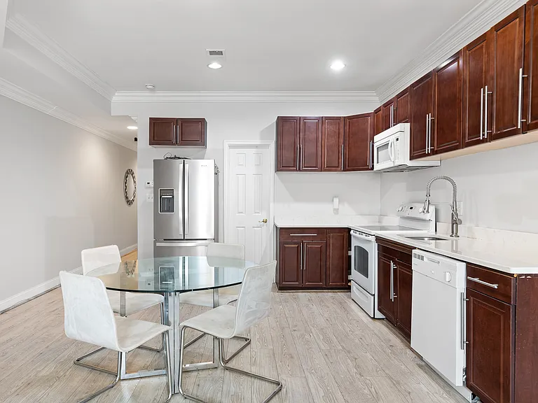 219 P St NW #1 — Photo 9