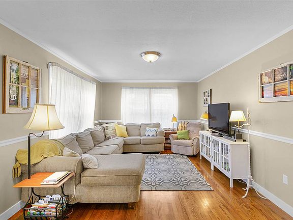 2nd image of 16 Edenwood Dr