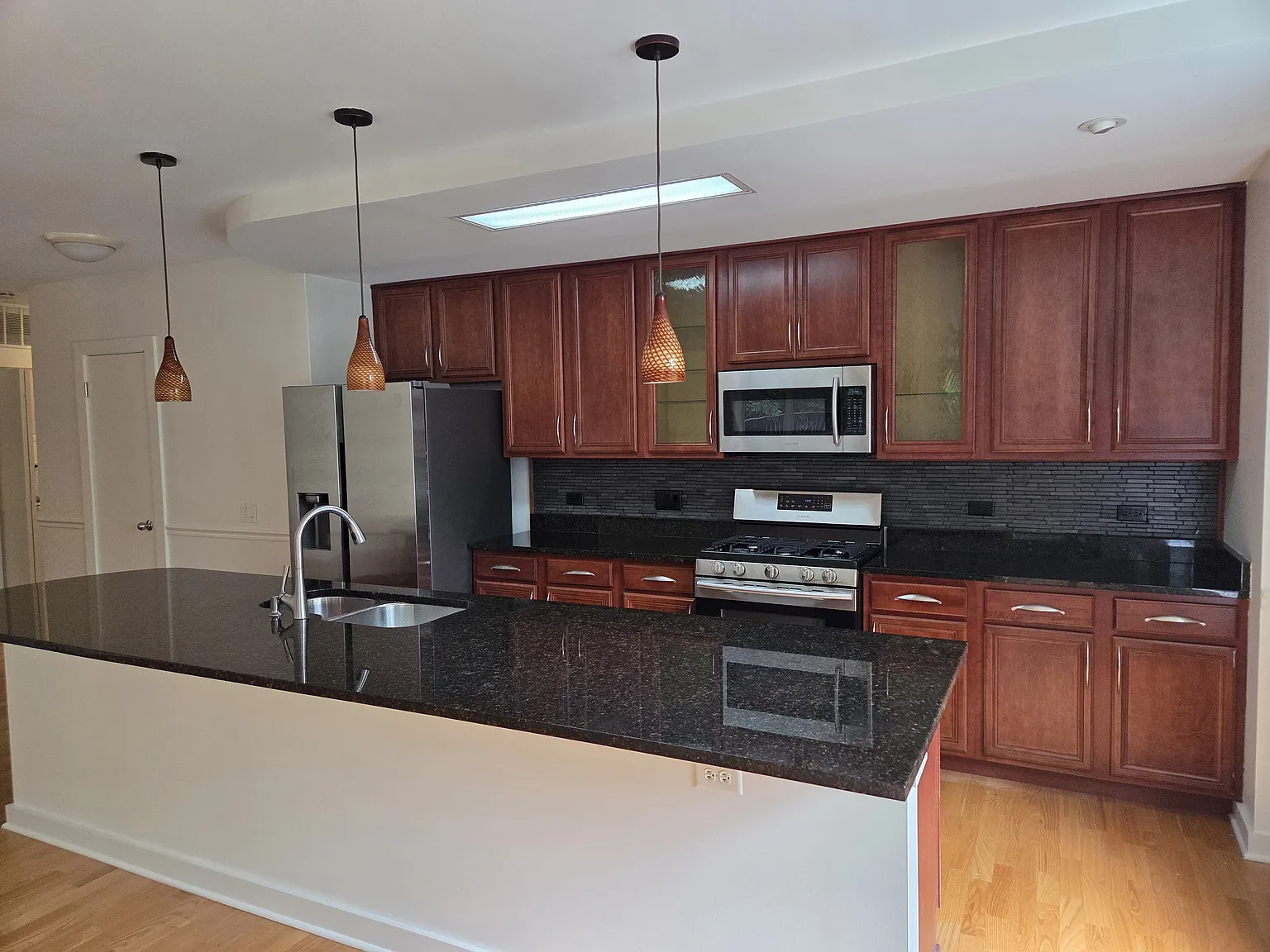 3 bed, 1700 sqft, $3,000 — Photo 4