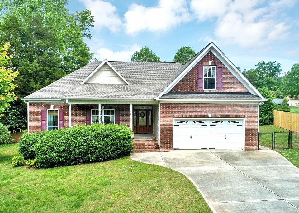 1st image of 3104 Tanglewood Dr