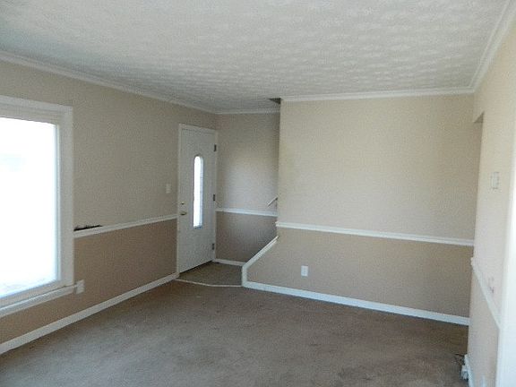 3rd image of 27080 Farringdon Ave