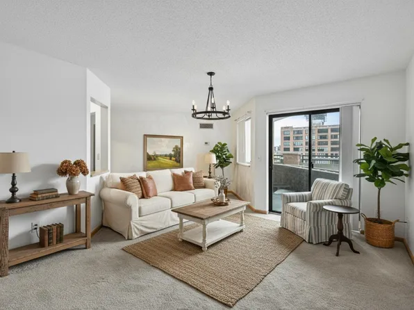 78 10th St E Unit 401, Saint Paul, MN 55101