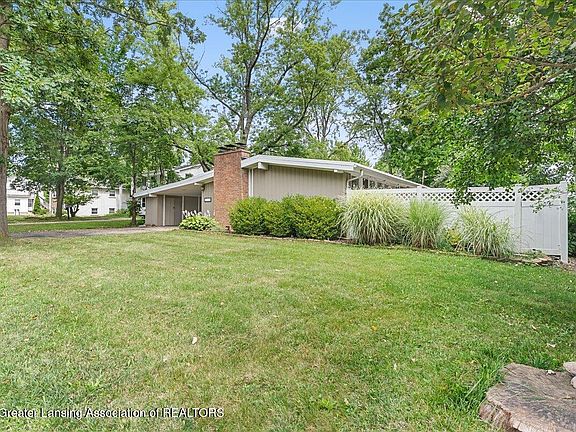 3rd image of 1028 N Hagadorn Rd