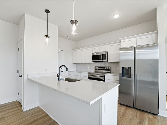 3rd image of 702 Campusside Pl