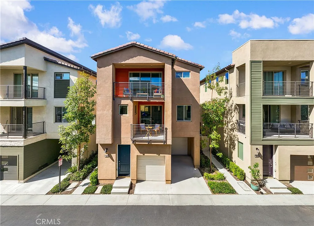 4 bed, 3.5 bath, 2505 sqft, $5,000 — Photo 1