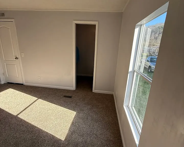 209 Roxbury Cir — Photo 17