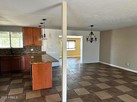 3rd image of 6041 W CLARENDON Avenue