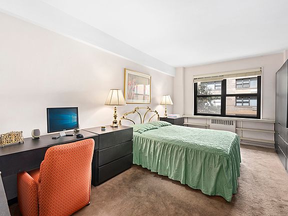 4th image of 425 E 79th St APT 3D