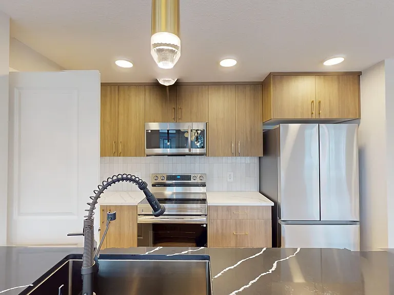 15 19th Ave SW — Photo 4