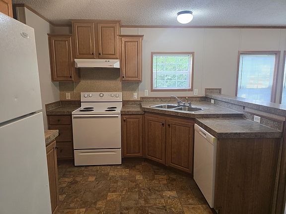 2nd image of 205 W McAlpin St