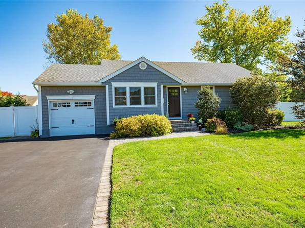 55 Quincy Place, West Islip, NY 11795
