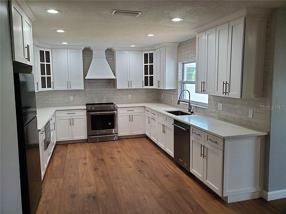 3rd image of 4623 Cloverlawn Dr