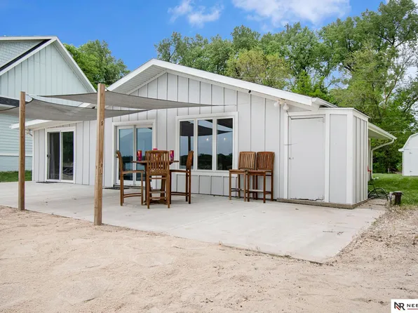 3338 Big Island Rd, Fremont, NE 68025