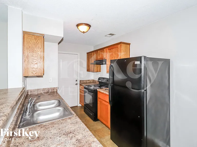 10225 Cottage Farms Dr — Photo 8
