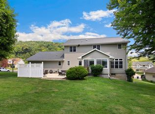 1049 Aspen Valley Dr, Onalaska, WI 54650