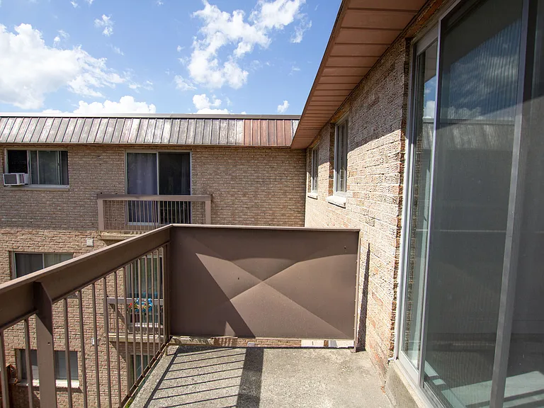 142 Woodside Ave — Photo 15