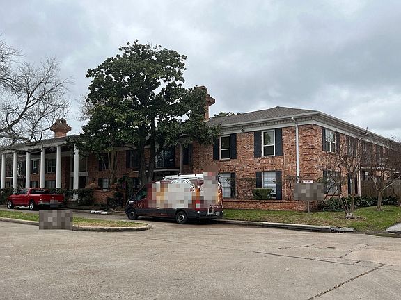 2nd image of 2822 Briarhurst Dr APT 35