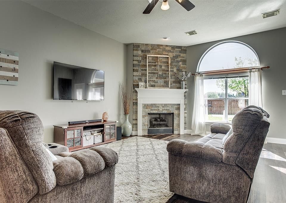 1st image of 214 Rolling Springs Ln