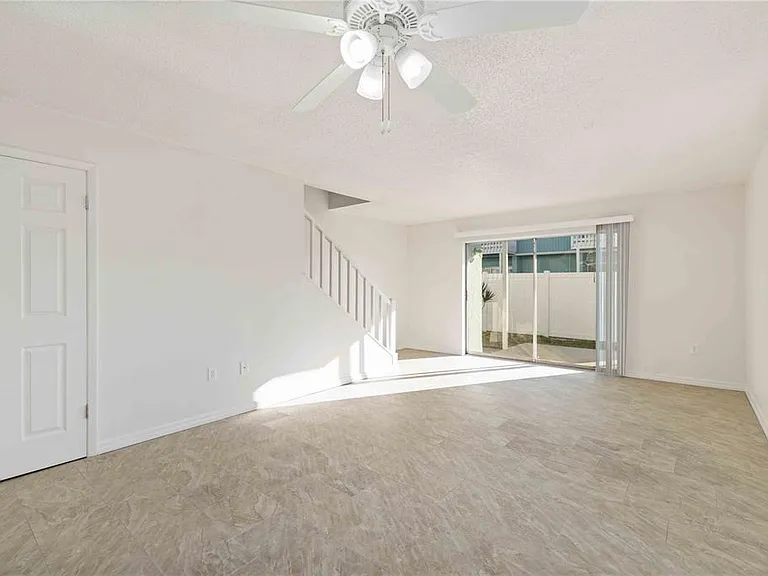 3569 Bee Ridge Rd — Photo 6