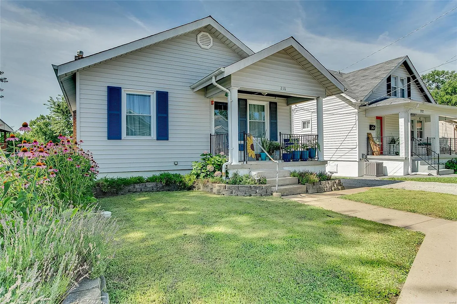 210 W Loretta Ave photo 1