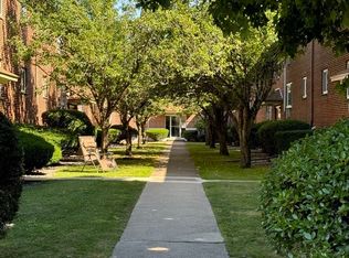 58 Bryon Rd APT 4, Chestnut Hill, MA 02467