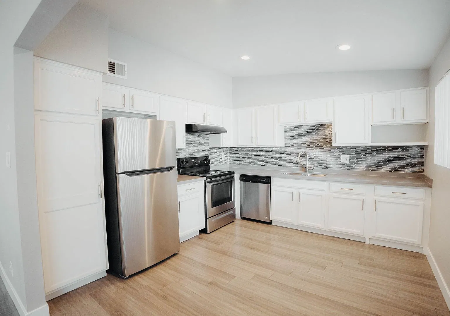 The Cosmo Apartments — Photo 4