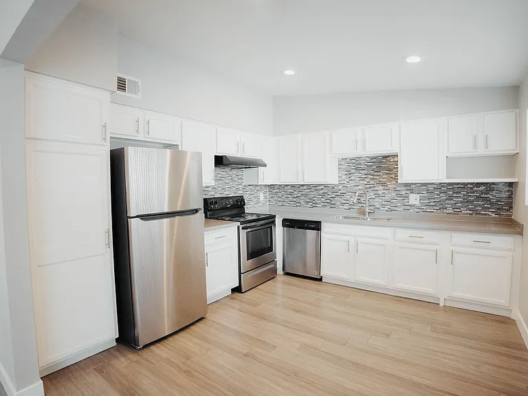 The Cosmo Apartments — Photo 21