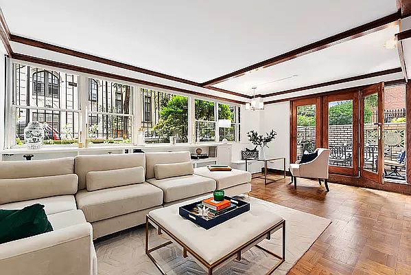 1st image of 15 W 72nd St APT 1D