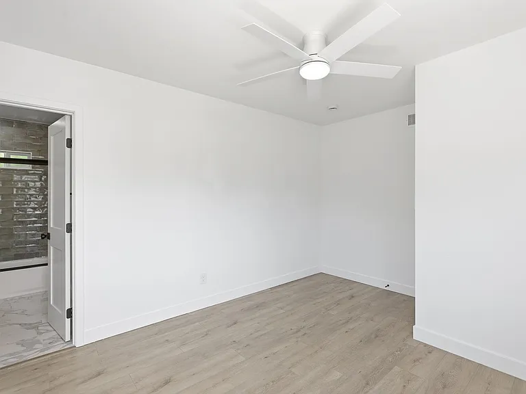 16257 Los Alimos St — Photo 20