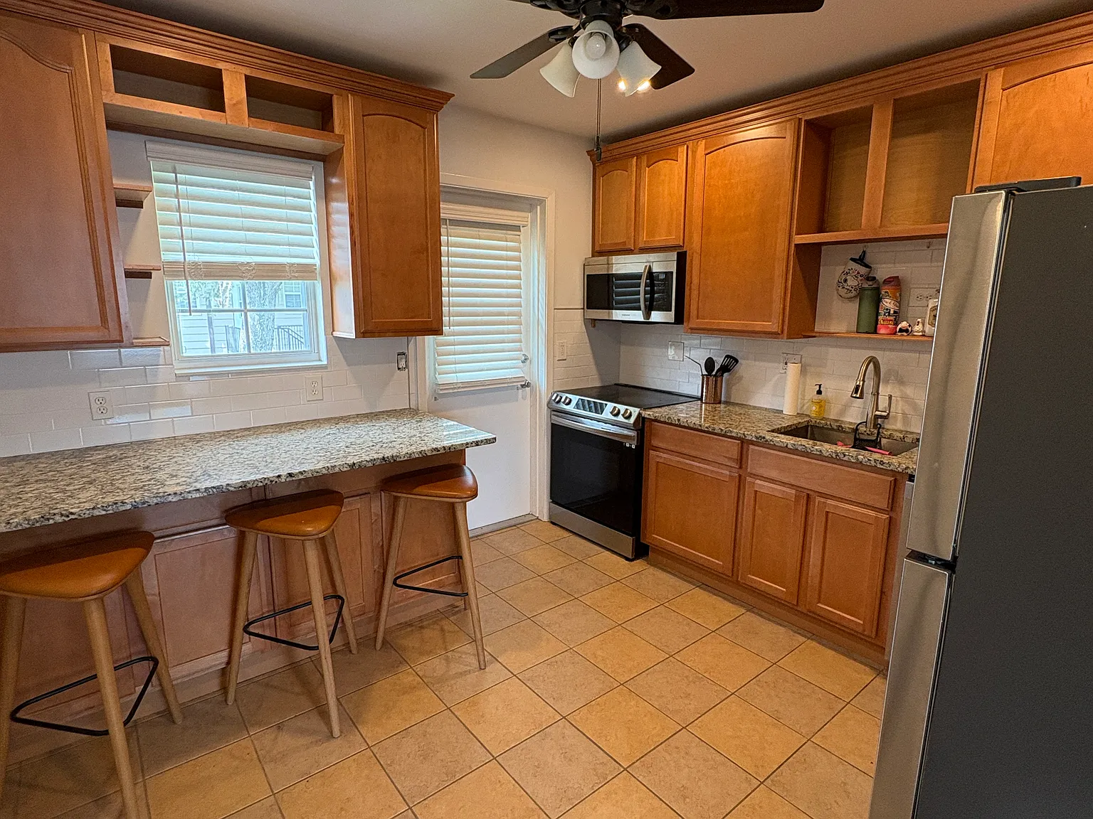 2 bed, 765 sqft, $1,675 — Photo 2