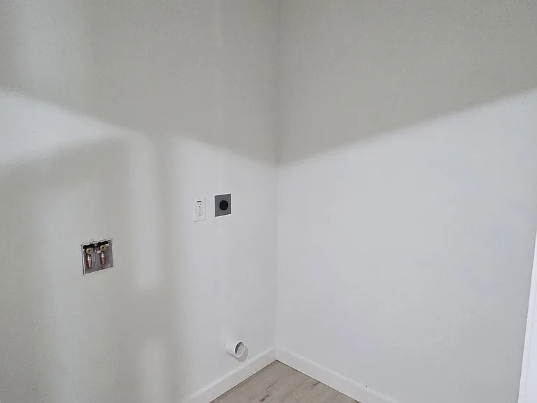 704 W Avenue B — Photo 30