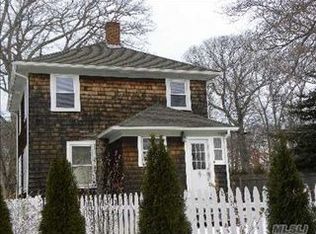 465 Riverside Dr, Riverhead, NY 11901