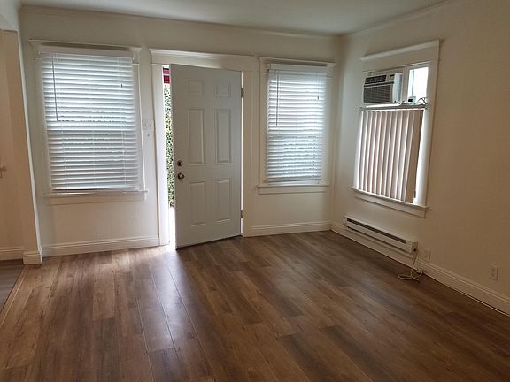 Entrance/living room