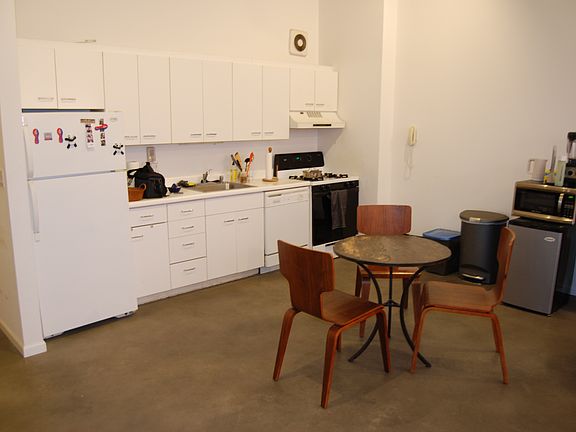 3rd image of 633 S Plymouth Ct APT 209