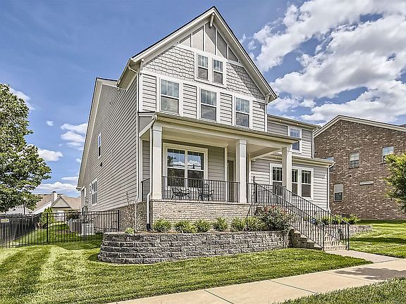 2nd image of 1038 Carlisle Ln