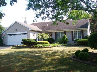 25 Western Pine Dr, Rochester, NY 14616