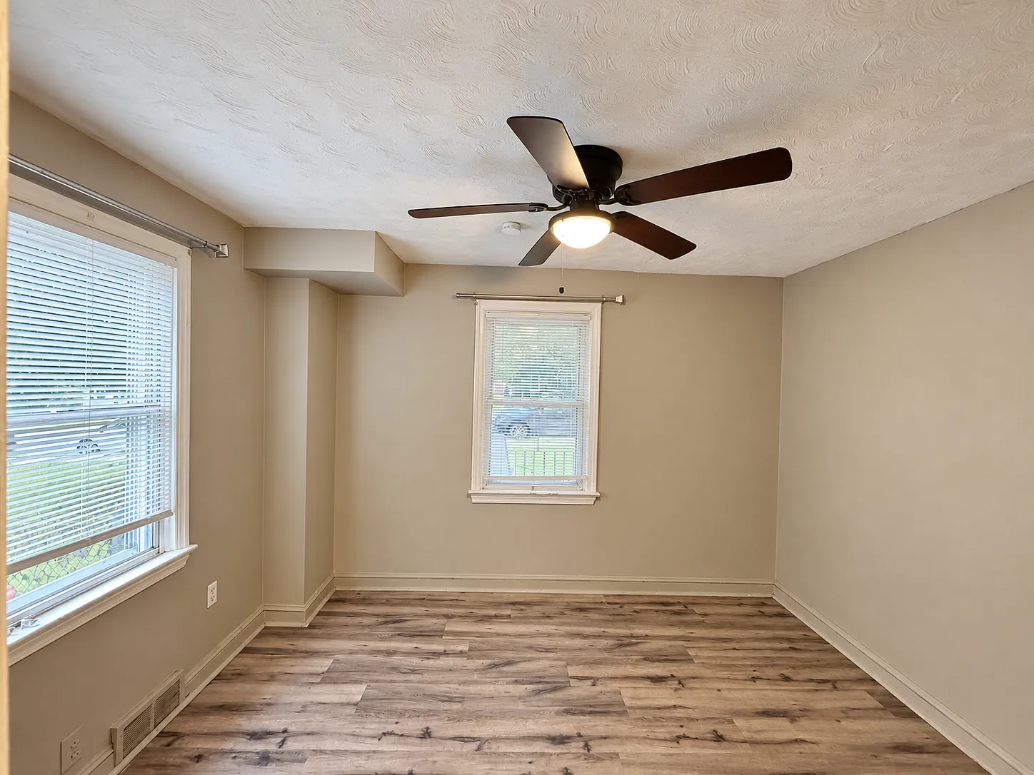 2 bed, 864 sqft, $1,600 — Photo 1
