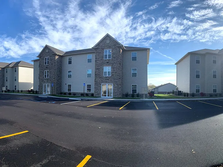 Bremen Park Apartments — Photo 4
