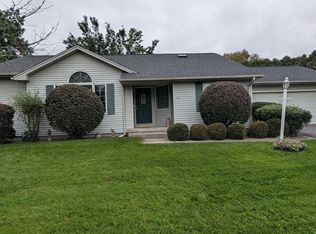 60 Applewood Ln, South Hadley, MA 01075