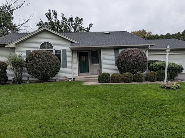 60 Applewood Ln, South Hadley, MA 01075