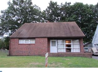 326 Delaware Ave, Lester, PA 19029
