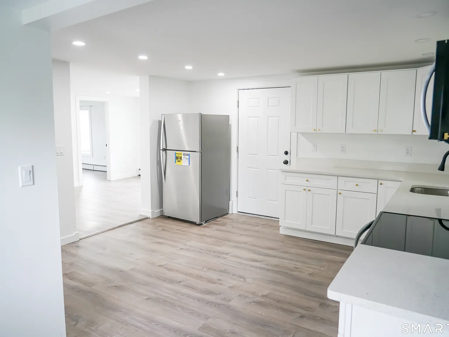 2 bed, 1.0 bath, 2028 sqft, $1,750 — Photo 2